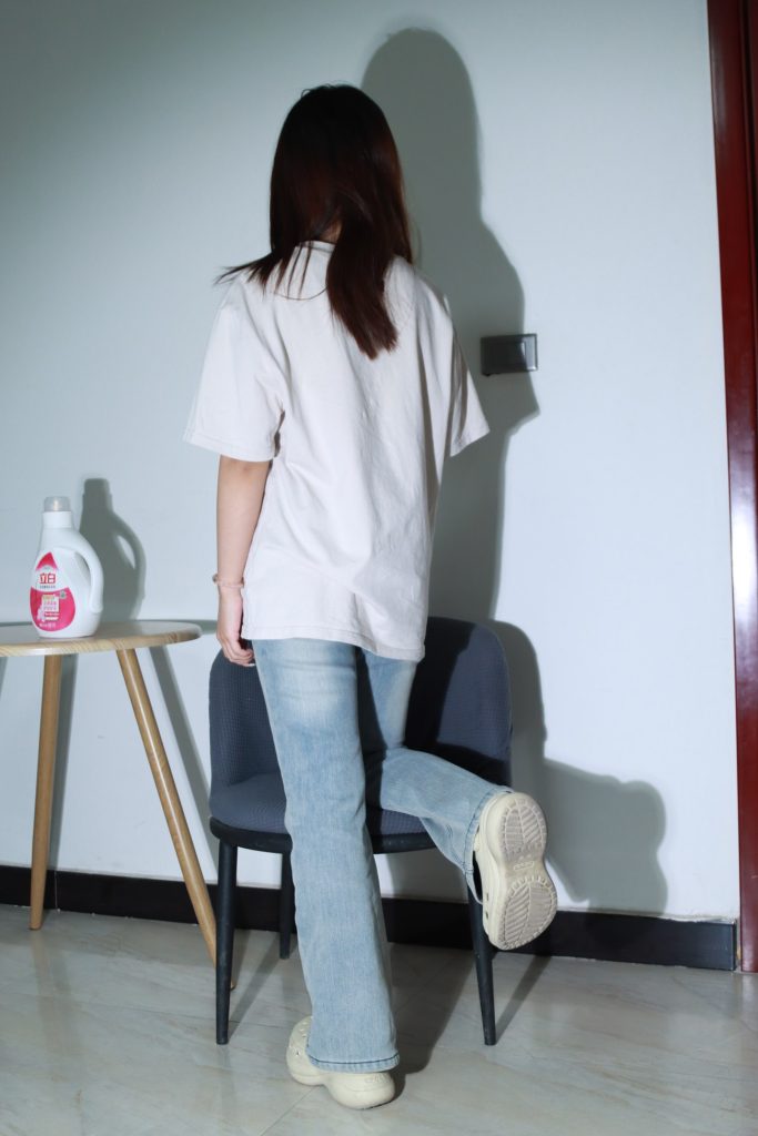 蕊蕊第二期 牛仔裤凉鞋白棉袜脚[81P/4V/2.07GB]插图2