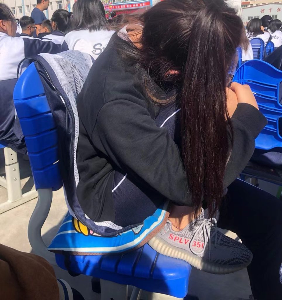 学舞蹈的小班花被我约来拍摄嫩脚丫瑜伽裤白棉袜裸足 [62P/1V/785MB]插图2