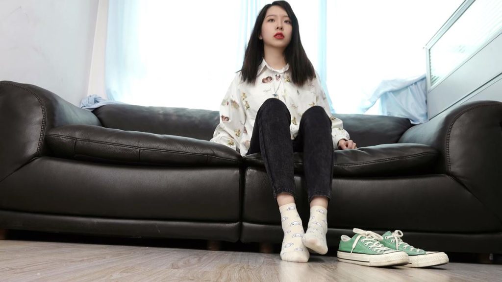 [Sexy Asian Girls Feet] NO.035-初恋般记忆的小女生YIYI近距离秀脚 [239P/457MB]插图2