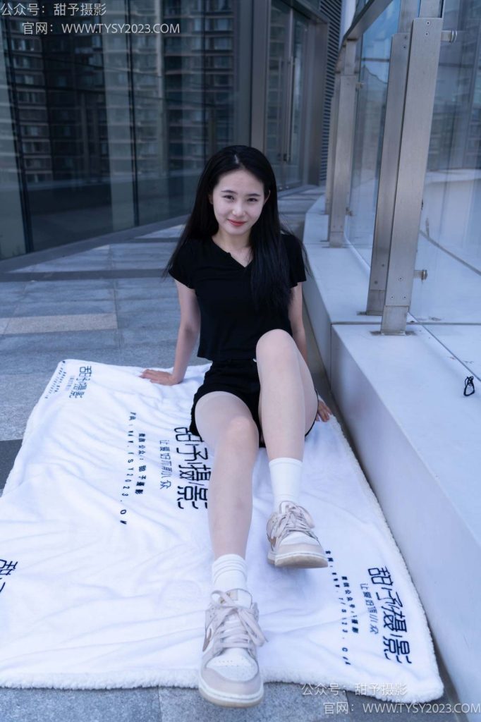 甜予摄影 NO.052 思思-板鞋、白棉袜、肉丝（脚尖加固款）[129P/2V/9.59GB]插图1