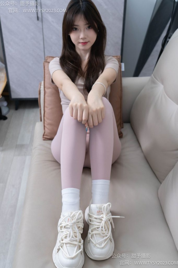 甜予摄影 NO.053 璇璇-瑜伽裤、运动鞋、白棉袜、裸足 [149P/2V/11.18GB]插图4
