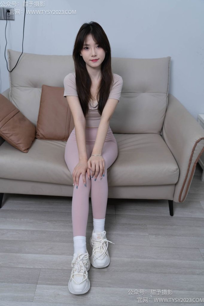 甜予摄影 NO.053 璇璇-瑜伽裤、运动鞋、白棉袜、裸足 [149P/2V/11.18GB]插图2