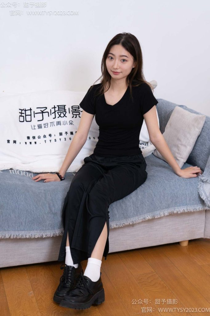 甜予摄影 NO.054 雪梨-皮鞋、白棉袜、肉丝（脚尖加固款） [130P/2V/9.92GB]插图2