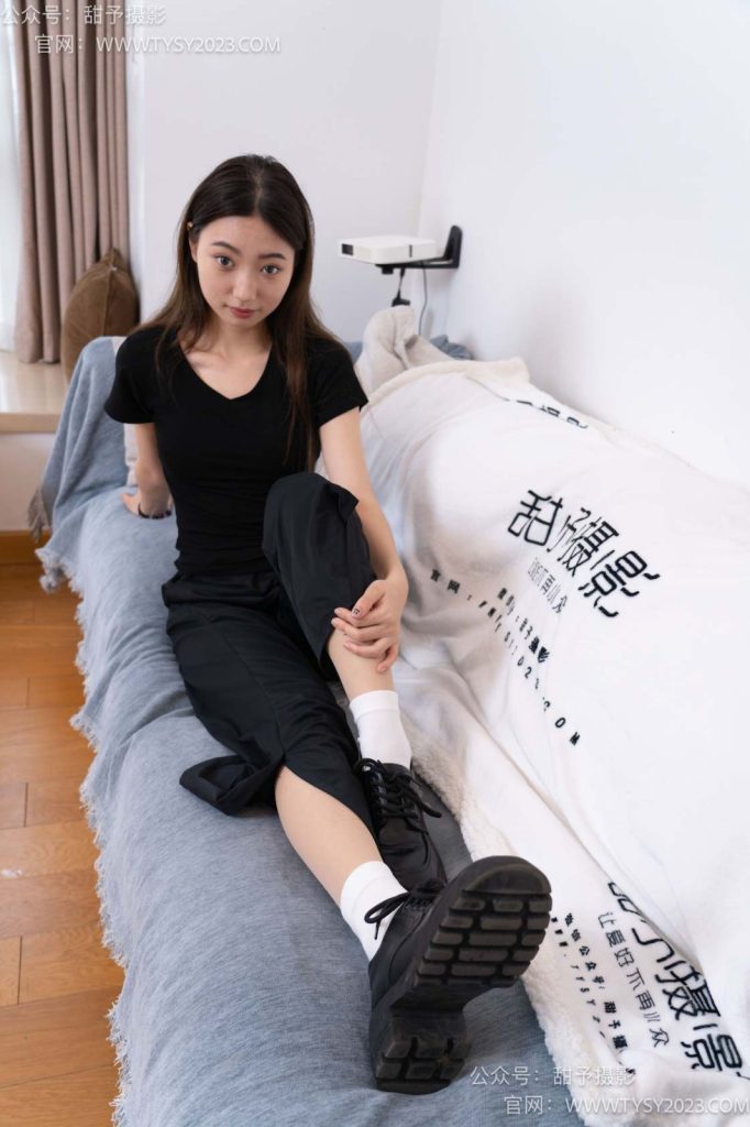 甜予摄影 NO.054 雪梨-皮鞋、白棉袜、肉丝（脚尖加固款） [130P/2V/9.92GB]插图1