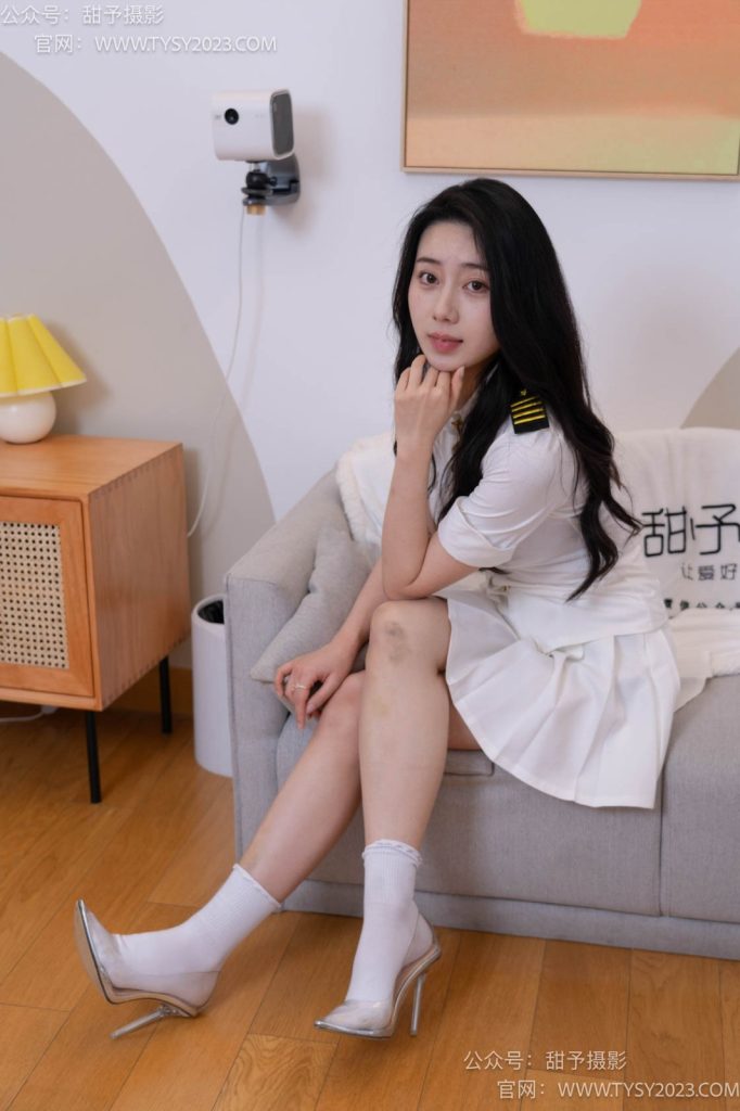 甜予摄影 NO.057 鱼鱼-透明高跟鞋、自然穿脏白棉袜、裸足 [139P/2V/10.14GB]插图1