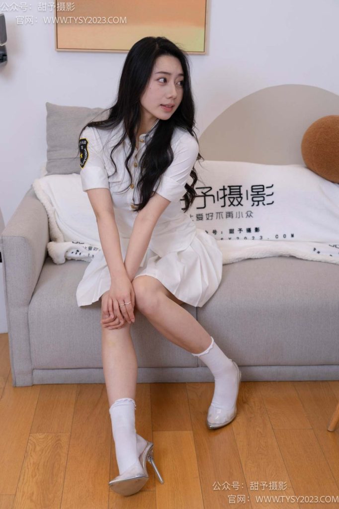 甜予摄影 NO.057 鱼鱼-透明高跟鞋、自然穿脏白棉袜、裸足 [139P/2V/10.14GB]插图4