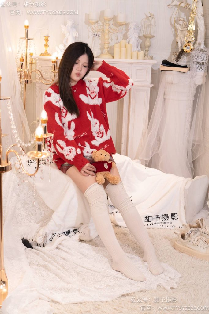 甜予摄影 NO.058 小熊-板鞋、过膝白棉袜、过稀薄白丝（脚尖加固款） [128P2V/9.60GB]插图3