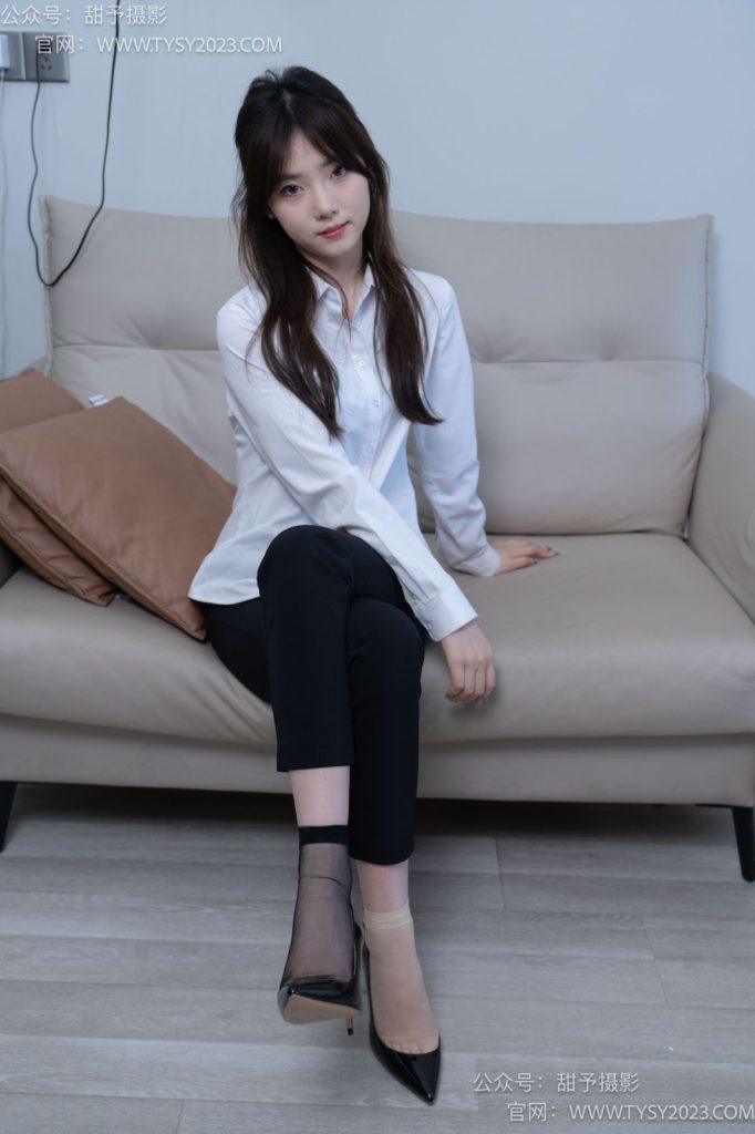 甜予摄影 NO.059 璇璇-OL制服、高跟鞋、薄绿丝（脚尖加固款）、短肉丝短黑丝（均为脚尖加固款）、裸足 [151P/2V/12.51GB]插图2