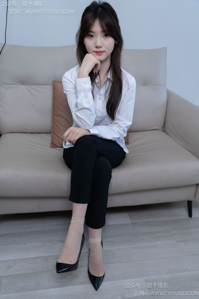 甜予摄影 NO.059 璇璇-OL制服、高跟鞋、薄绿丝（脚尖加固款）、短肉丝短黑丝（均为脚尖加固款）、裸足 [151P/2V/12.51GB]插图1