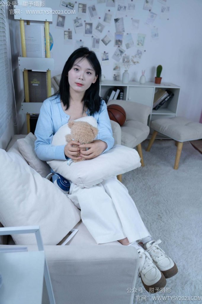 甜予摄影 NO.060 梨子-板鞋、脏白棉袜、裸足 [114P/2V/9.37GB]插图2