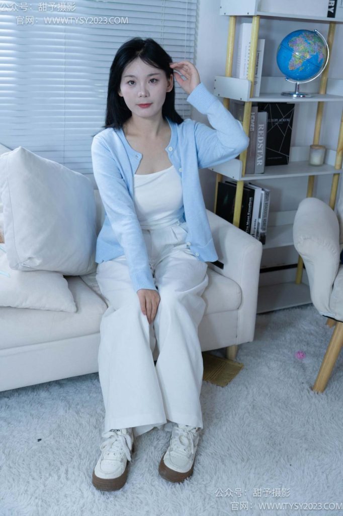 甜予摄影 NO.060 梨子-板鞋、脏白棉袜、裸足 [114P/2V/9.37GB]插图3