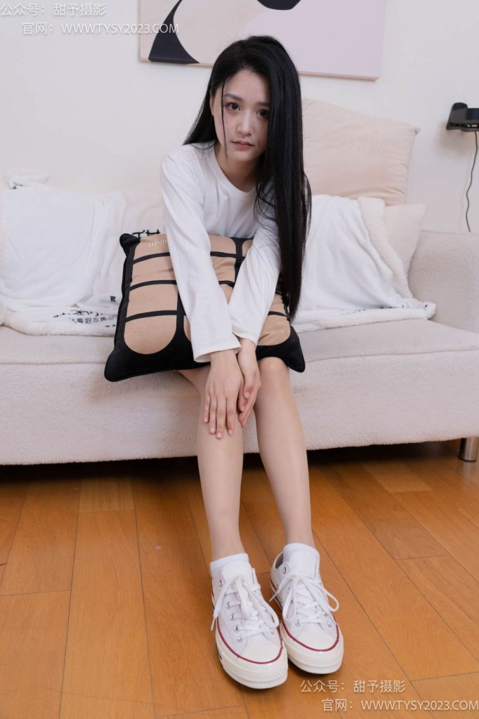 甜予摄影 NO.061 澜澜-帆布鞋、白棉袜、肉丝（脚尖加固款） [129P/2V/9.84GB]插图1