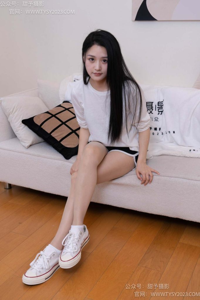 甜予摄影 NO.061 澜澜-帆布鞋、白棉袜、肉丝（脚尖加固款） [129P/2V/9.84GB]插图2