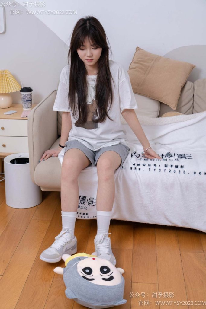 甜予摄影 NO.062 璇璇-板鞋、白棉袜、踩蜡笔小新玩偶剧情[134P/2V/11.29GB]插图3