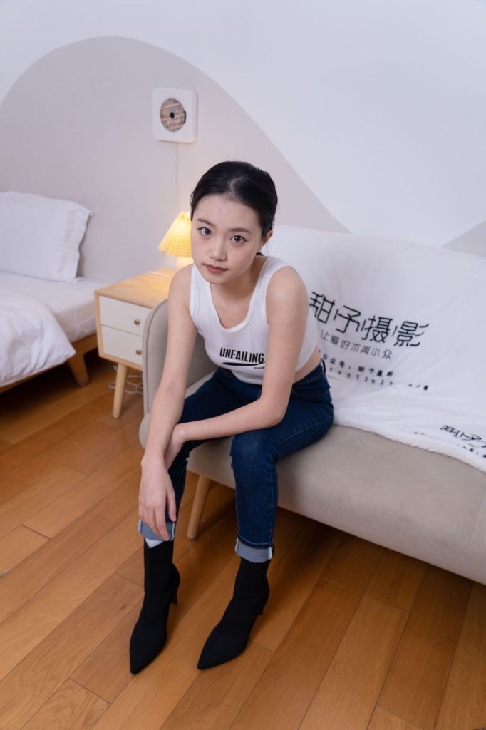 甜予摄影 NO.069 齐齐-短靴、人字拖、短白棉袜、长白棉袜、裸足 [170P/2V/11.42GB]插图1