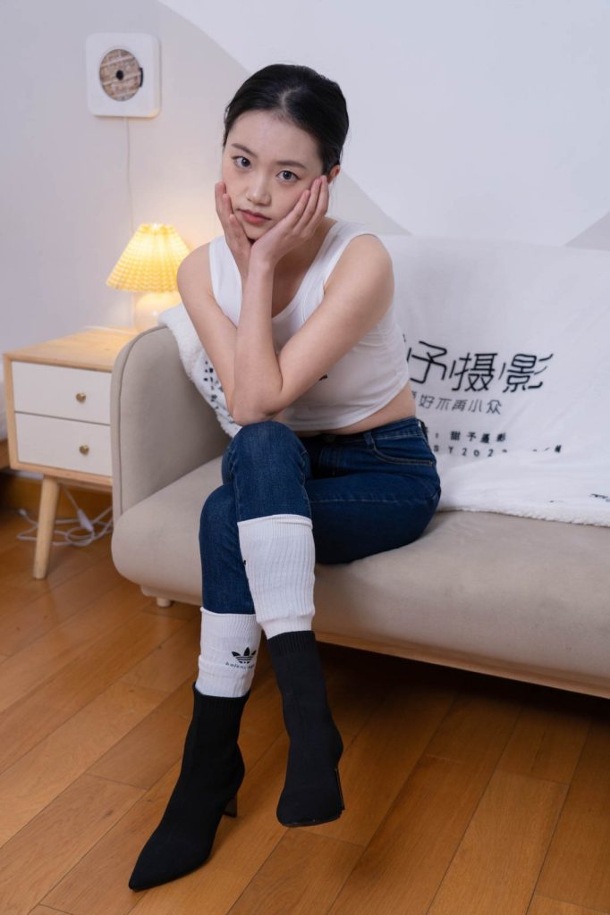 甜予摄影 NO.069 齐齐-短靴、人字拖、短白棉袜、长白棉袜、裸足 [170P/2V/11.42GB]插图2