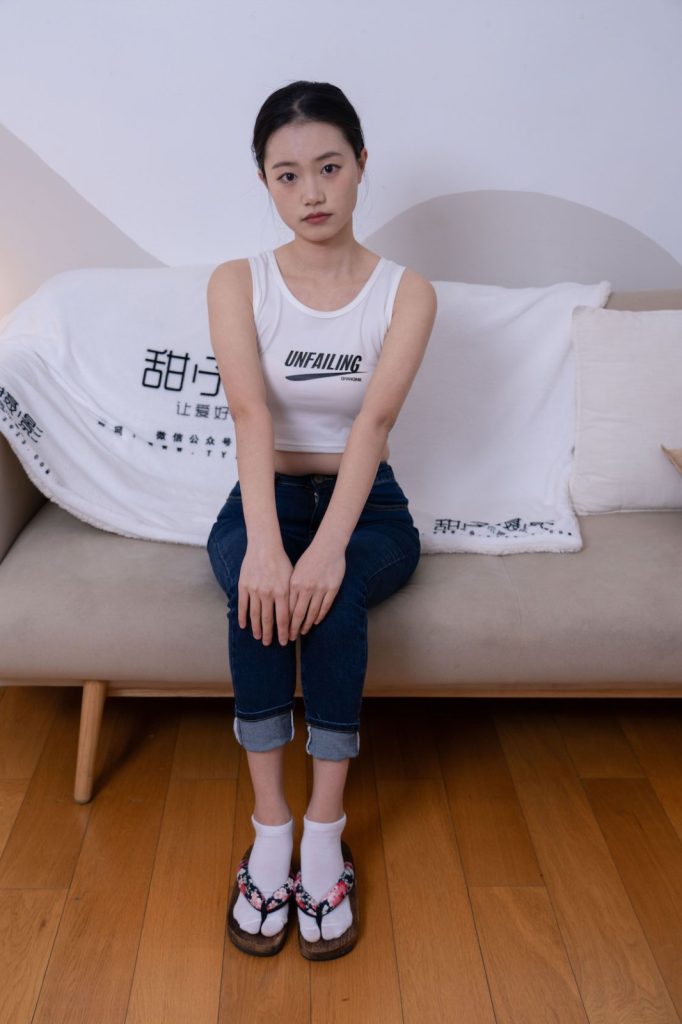 甜予摄影 NO.069 齐齐-短靴、人字拖、短白棉袜、长白棉袜、裸足 [170P/2V/11.42GB]插图4