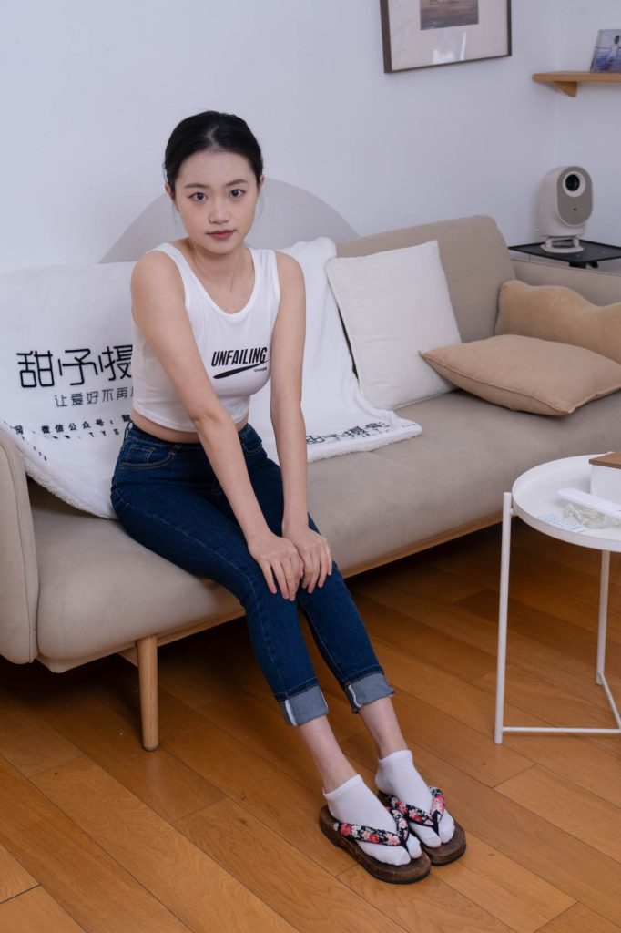 甜予摄影 NO.069 齐齐-短靴、人字拖、短白棉袜、长白棉袜、裸足 [170P/2V/11.42GB]插图3