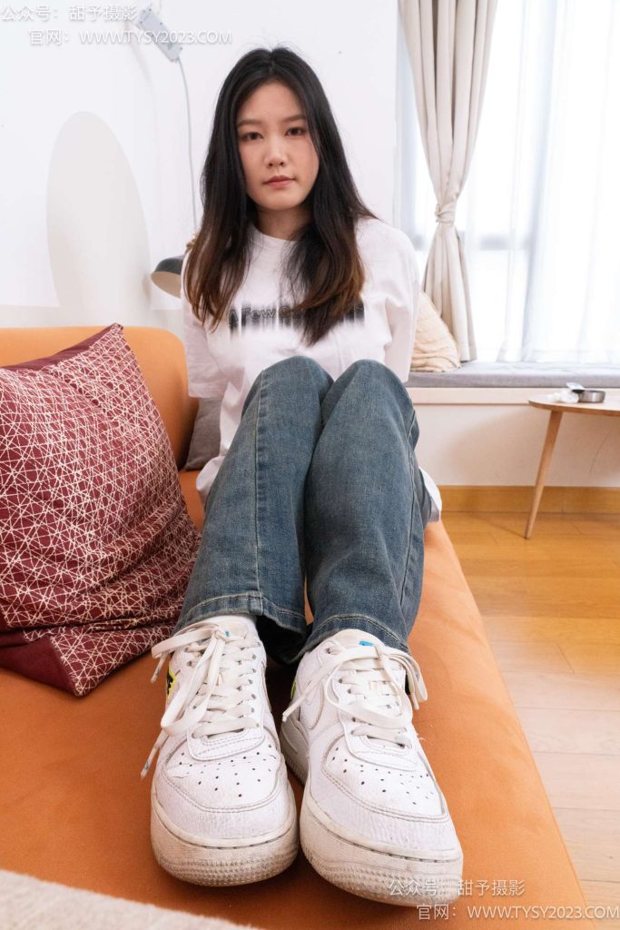 甜予摄影 070期：松松-板鞋、白棉袜、裸足[122P/2V/9.72G]插图1