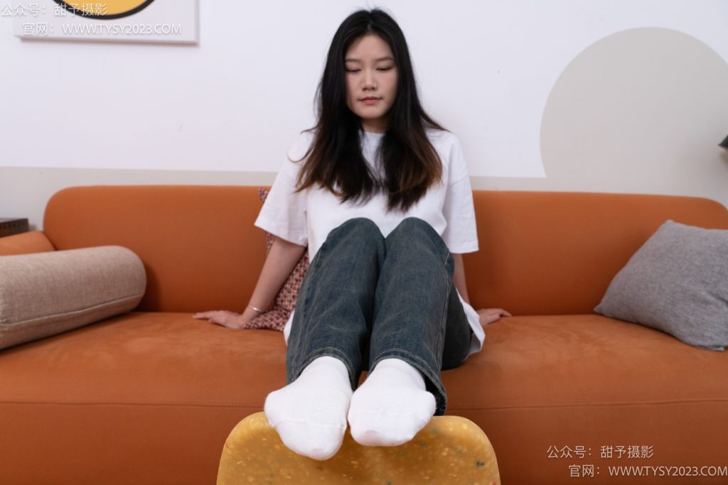 甜予摄影 070期：松松-板鞋、白棉袜、裸足[122P/2V/9.72G]插图2