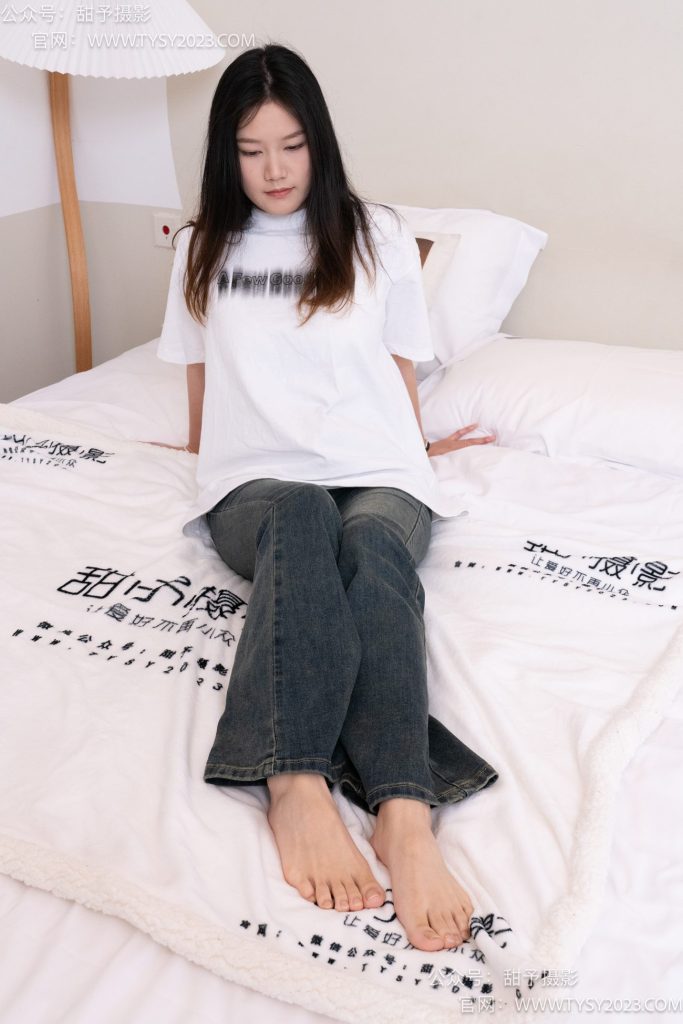 甜予摄影 070期：松松-板鞋、白棉袜、裸足[122P/2V/9.72G]插图3