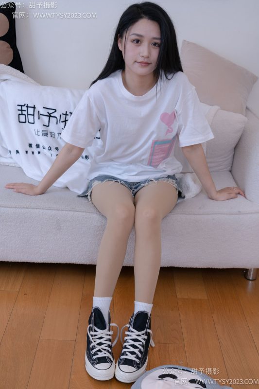 甜予摄影072期 澜澜-帆布鞋、白棉袜、踩蜡笔小新玩偶剧情完整版 [125P/2V/10.6G]插图2