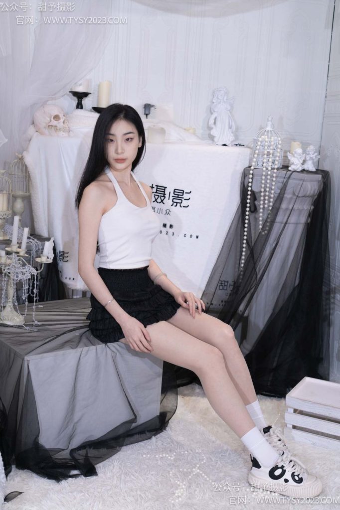 甜予摄影 NO.076 小狸-帆布鞋、白棉袜、肉丝（脚尖加固款）[126P/2V/9.63GB]插图3