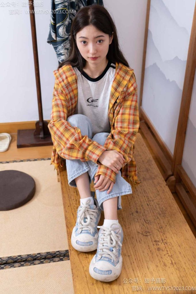 甜予摄影 NO.078 雪梨-帆布鞋、白棉袜、裸足[140P/2V/10.18GB]插图4