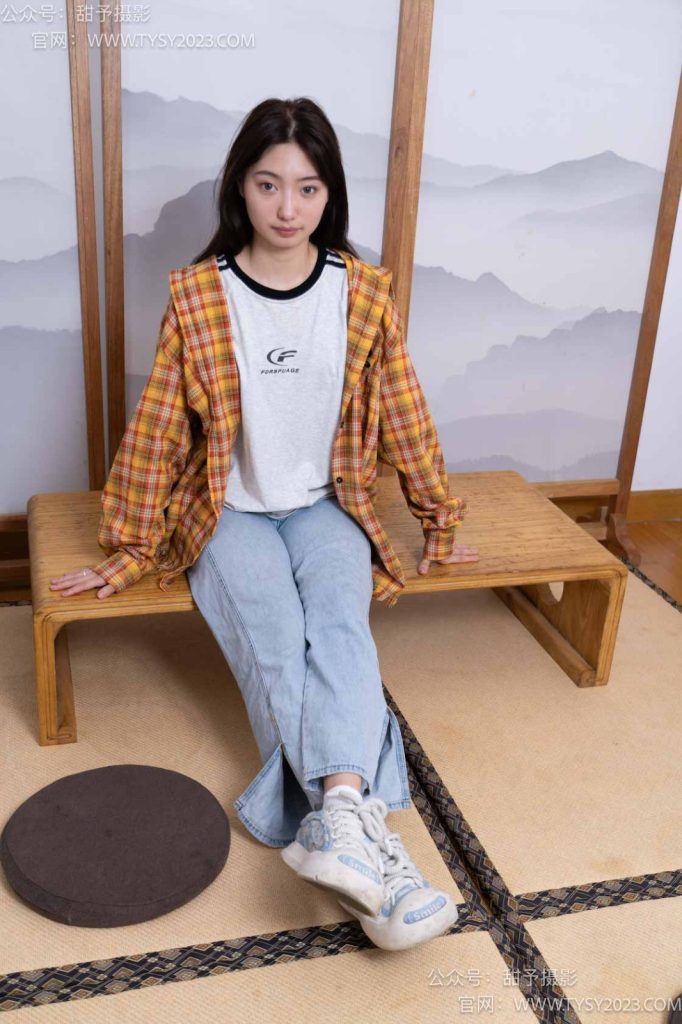 甜予摄影 NO.078 雪梨-帆布鞋、白棉袜、裸足[140P/2V/10.18GB]插图2