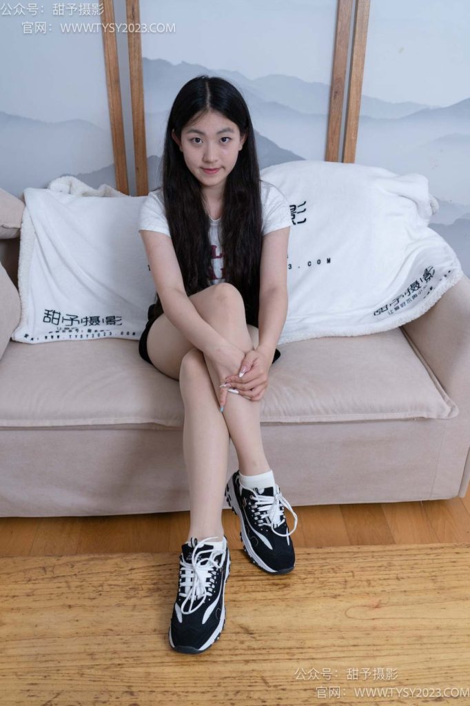 甜予摄影 NO.079 小云-运动鞋、白棉袜、肉丝（脚尖加固款）[139P/2V/10.15GB]插图1