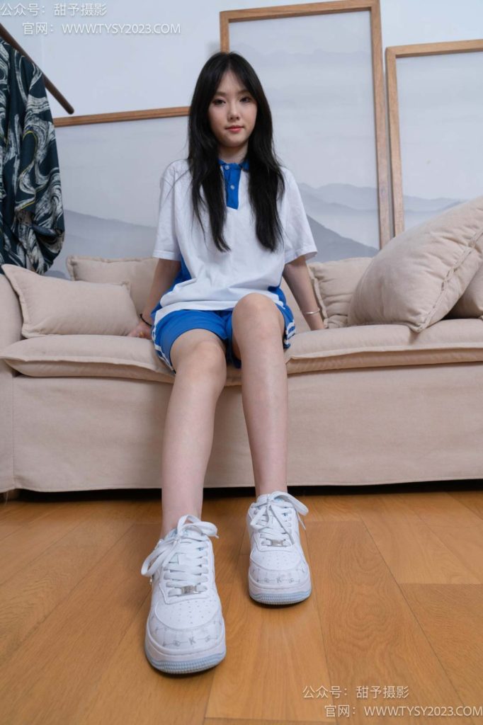 甜予摄影 NO.080 璇璇-校服、板鞋、裸足、光脚踩小西红柿葡萄的剧情[134P/2V/11.74GB]插图1