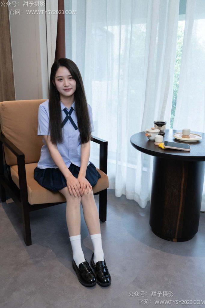 甜予摄影 NO.081 澜澜-皮鞋、两双白棉袜、肉丝（脚尖加固款）[140P/2V/10.29GB]插图2