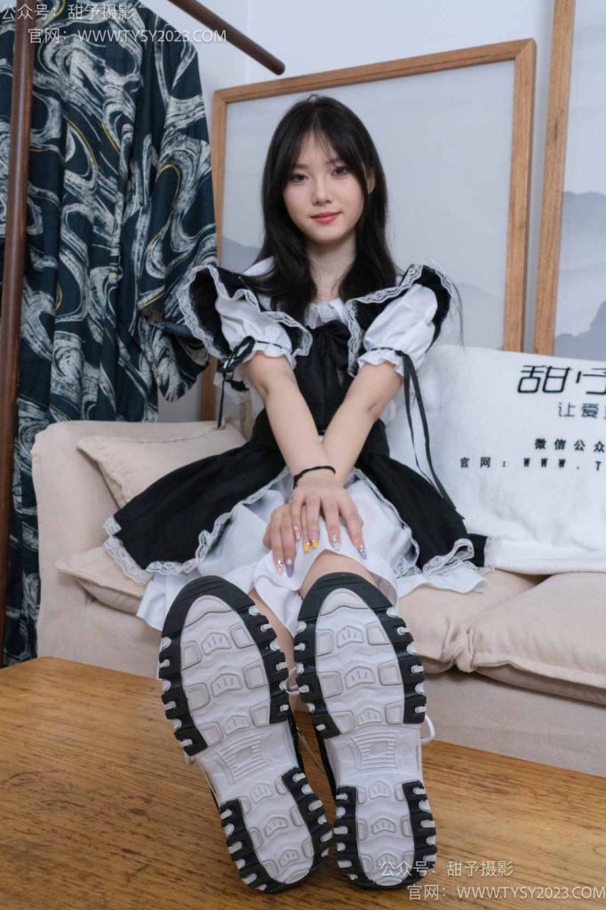 甜予摄影 NO.083 璇璇-运动鞋、白棉袜、裸足[133P/2V/9.95GB]插图1