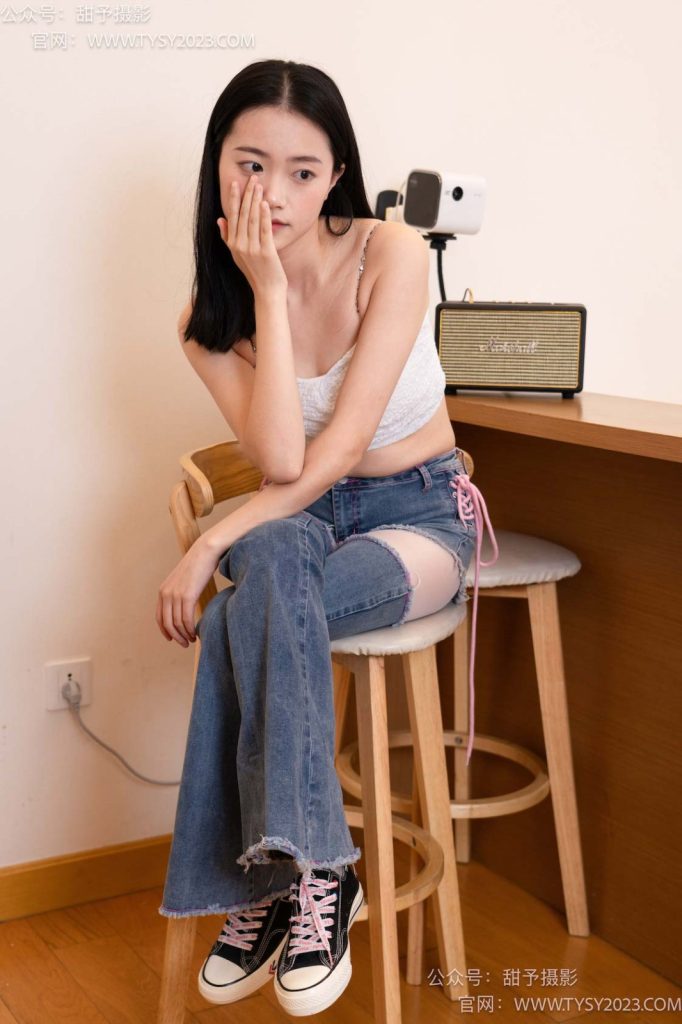 甜予摄影 NO.093 齐齐-帆布鞋、白丝（脚尖加固款、裤里丝）[123P/2V/9.93GB]-无料摄影圈