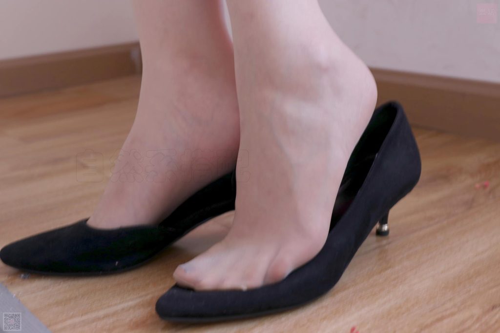 [SiHua思话] SH030 旗袍下的肉丝脚 露露 [96P/2V/462MB]插图2