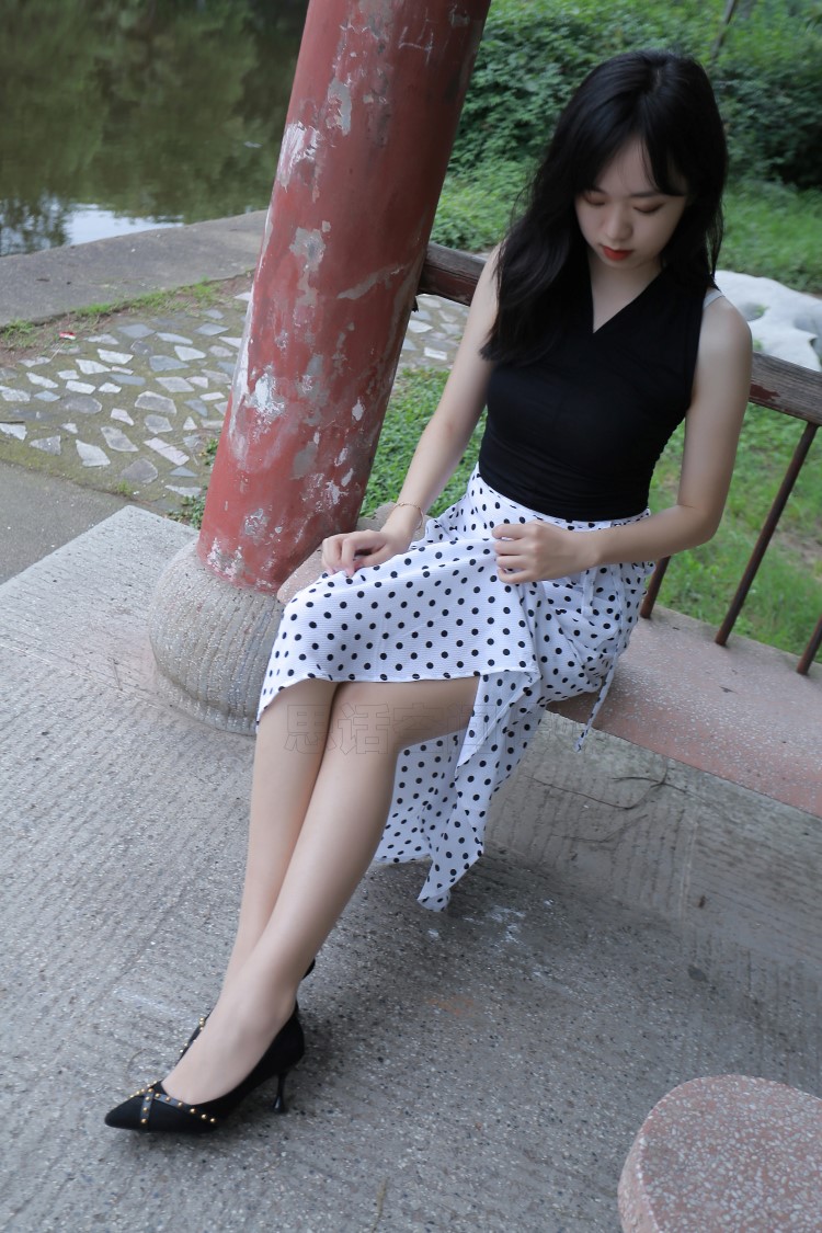 [SiHua思话]SH133 琦琦 温婉肉丝淑女游公园 [44P/79MB]插图1