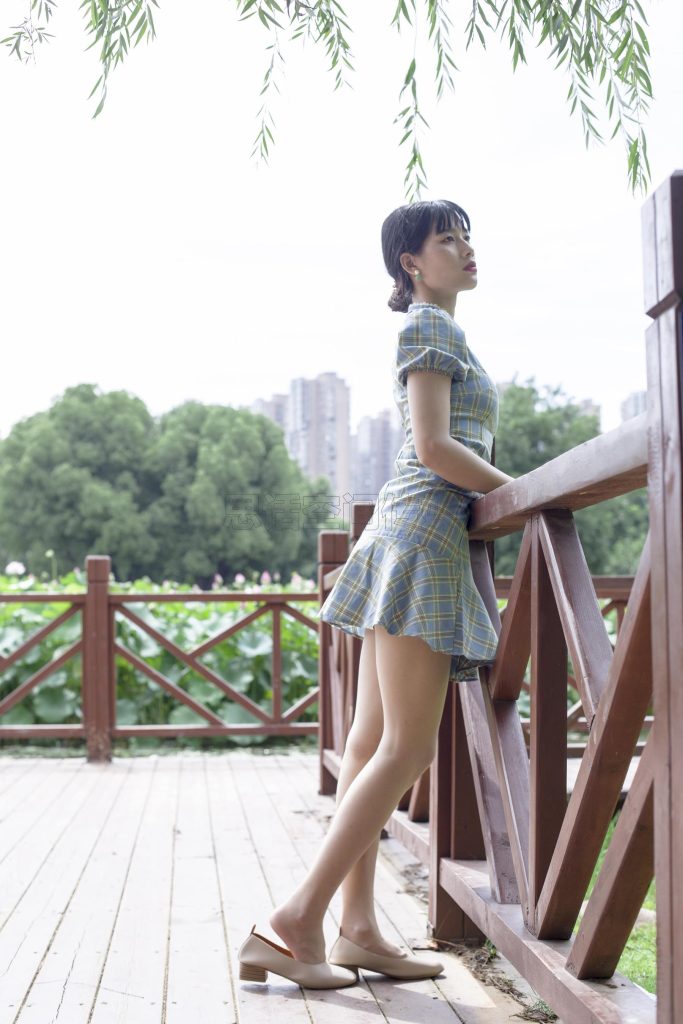 [SiHua思话] SH173 诗诗 旗袍肉丝女孩逛公园 [50P/89MB]插图1