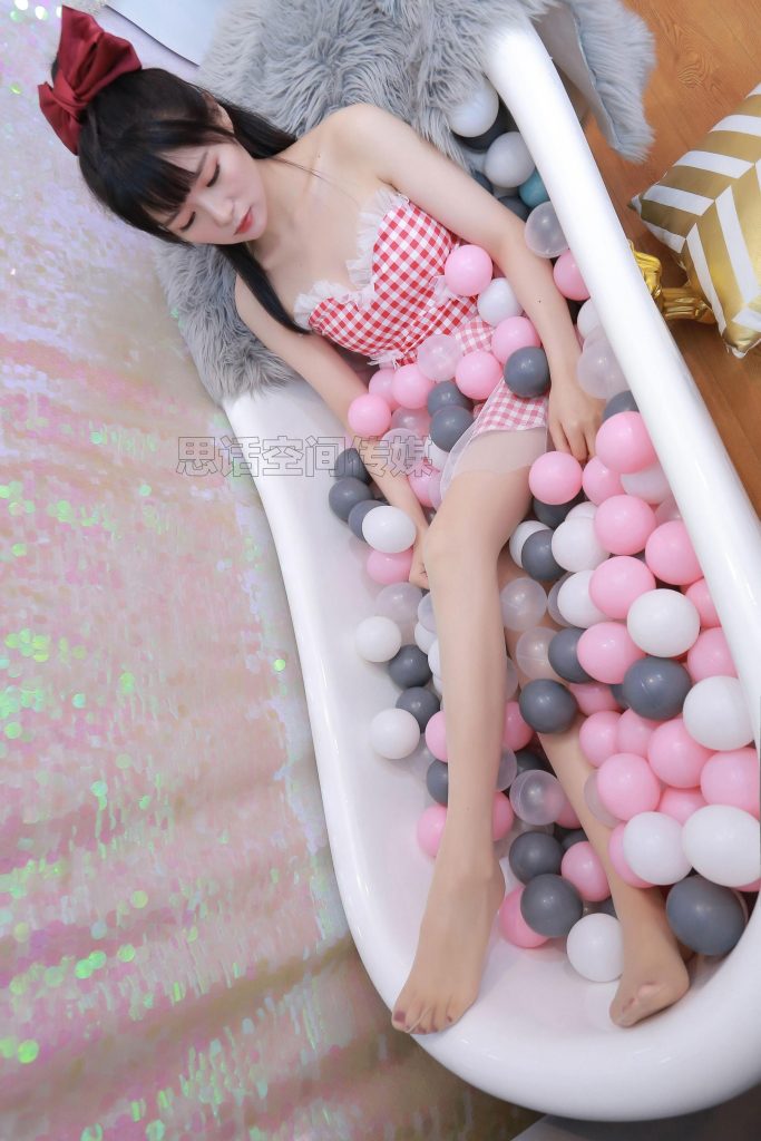 [SiHua思话] SH176 筱蝶 波波球上的美腿少女 [50P/94MB]-无料摄影圈