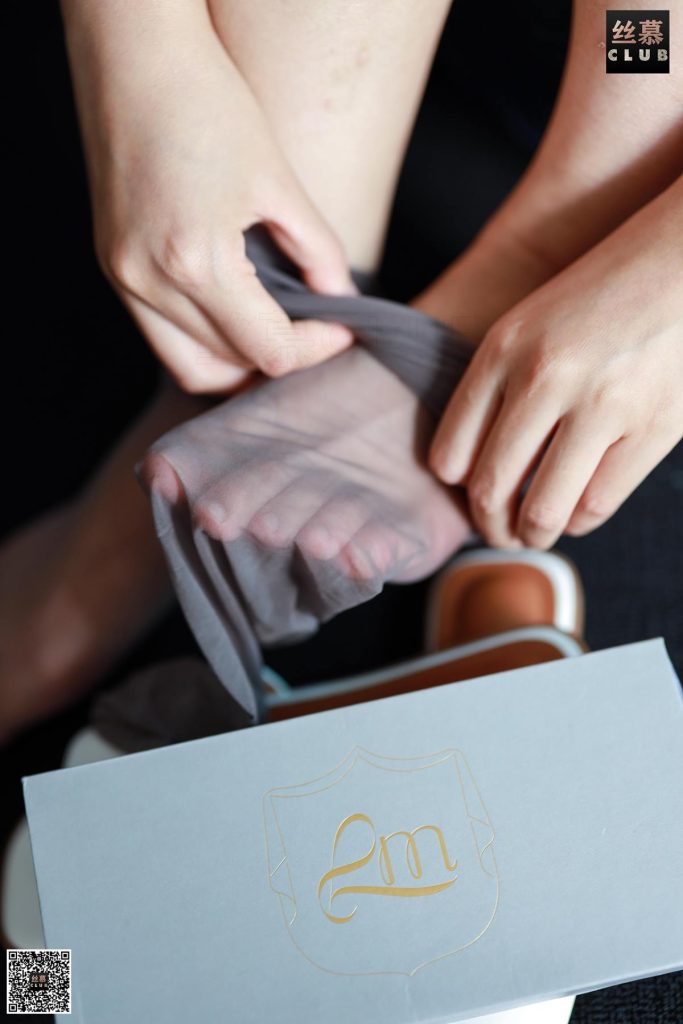 丝慕写真 SM087 天天一元 模特：张小姐《张小姐的性感灰色丝袜》[68P/120MB]插图2