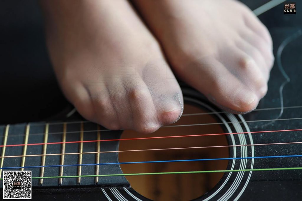 丝慕写真 SM087 天天一元 模特：张小姐《张小姐的性感灰色丝袜》[68P/120MB]插图1