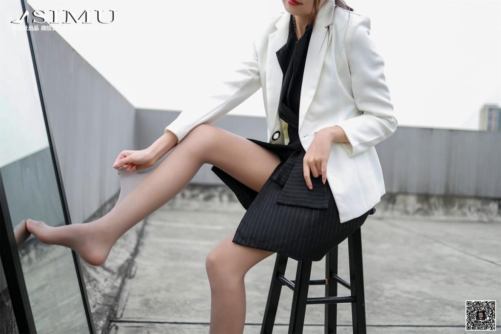 丝慕写真 SM216 天天一元 诗晴 – 天台玩耍的诗晴 [64P/199MB]插图3