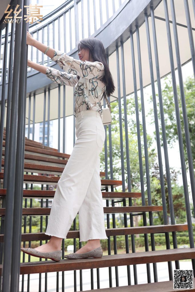 丝慕写真 SM276 天天一元 可儿《白色裤里丝》[77P/147MB]插图2