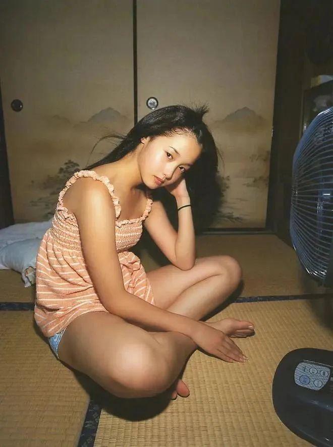 从少女到妻子再到母亲:日本私房摄影3大视角,揭开被凝视的秘密插图8 从少女到妻子再到母亲:日本私房摄影3大视角,揭开被凝视的秘密插图8