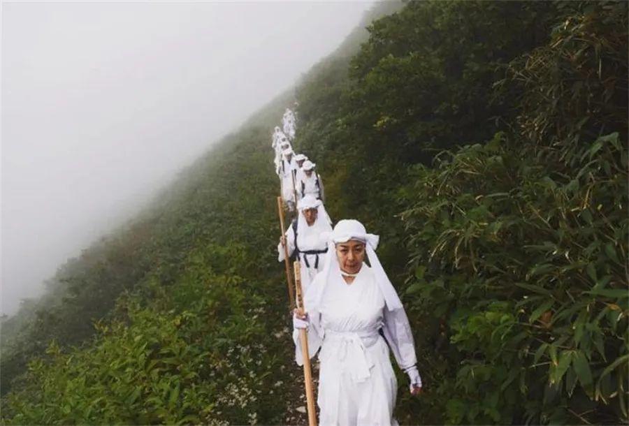 25个世界奇景:人类、动物和地球都在“整活”,看完大开眼界