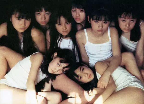 从少女到妻子再到母亲:日本私房摄影3大视角,揭开被凝视的秘密插图1 从少女到妻子再到母亲:日本私房摄影3大视角,揭开被凝视的秘密插图1