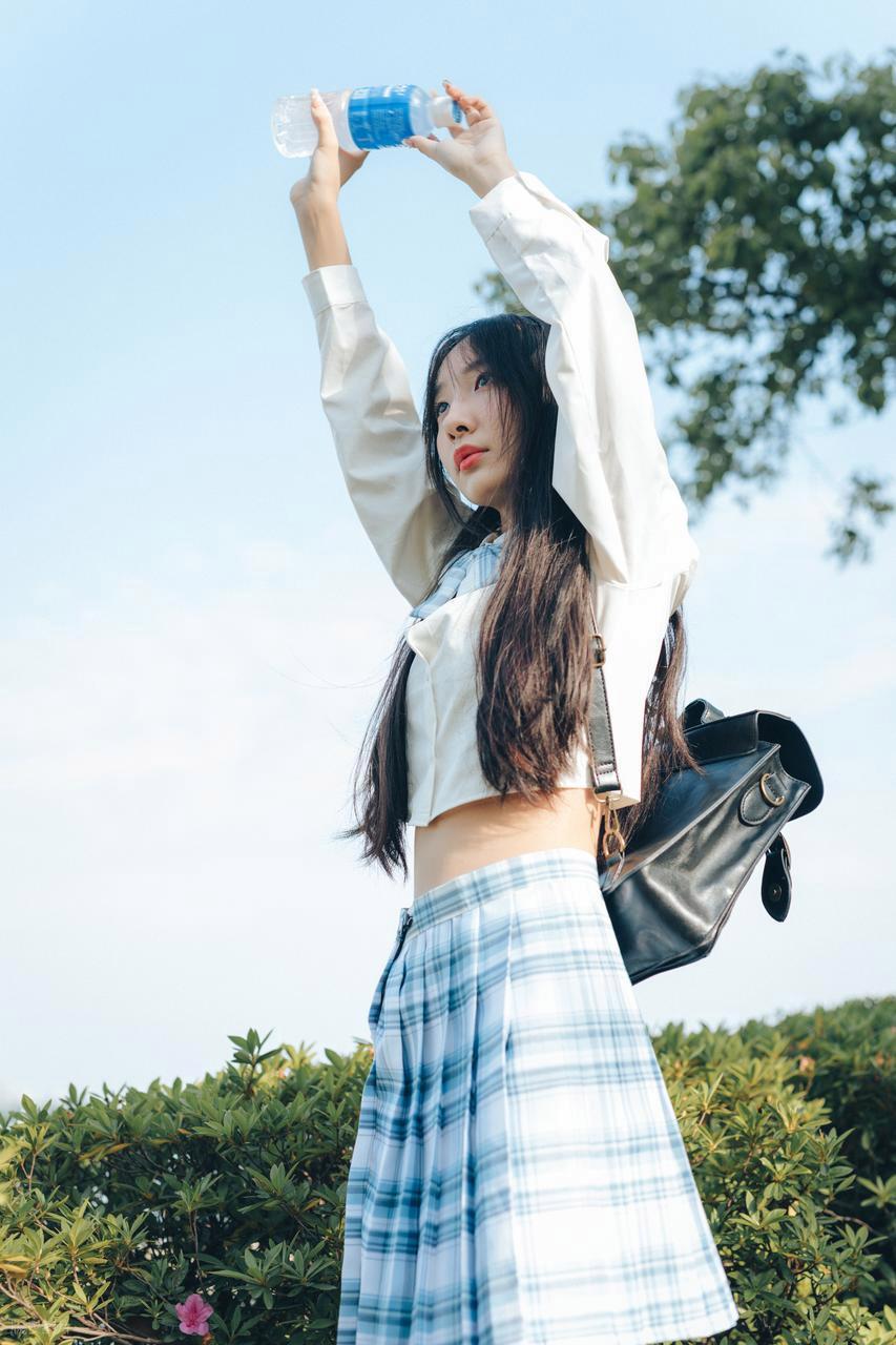 职业模特真的普遍“早熟”吗?揭秘时尚圈模特的成长加速度