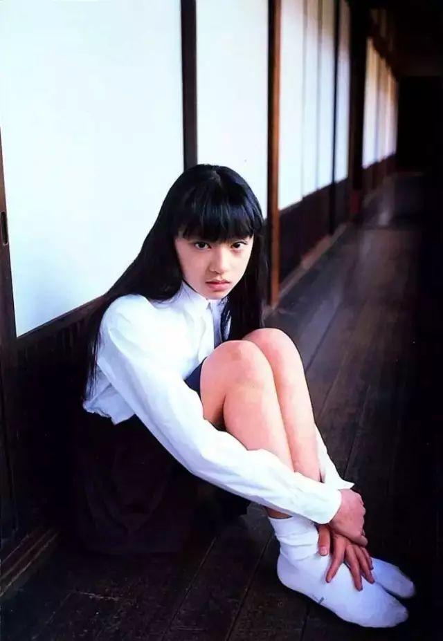 从少女到妻子再到母亲:日本私房摄影3大视角,揭开被凝视的秘密插图21 从少女到妻子再到母亲:日本私房摄影3大视角,揭开被凝视的秘密插图21