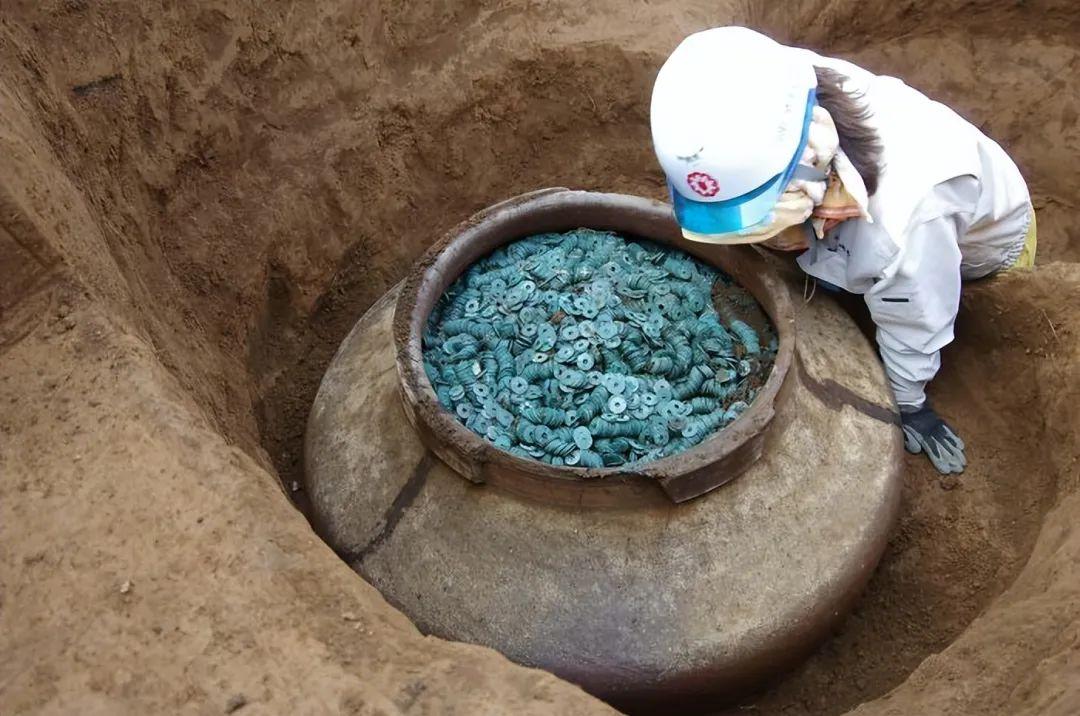 23个震撼的考古发现:从恐龙足迹到沉没的古城,现实比小说更离奇!