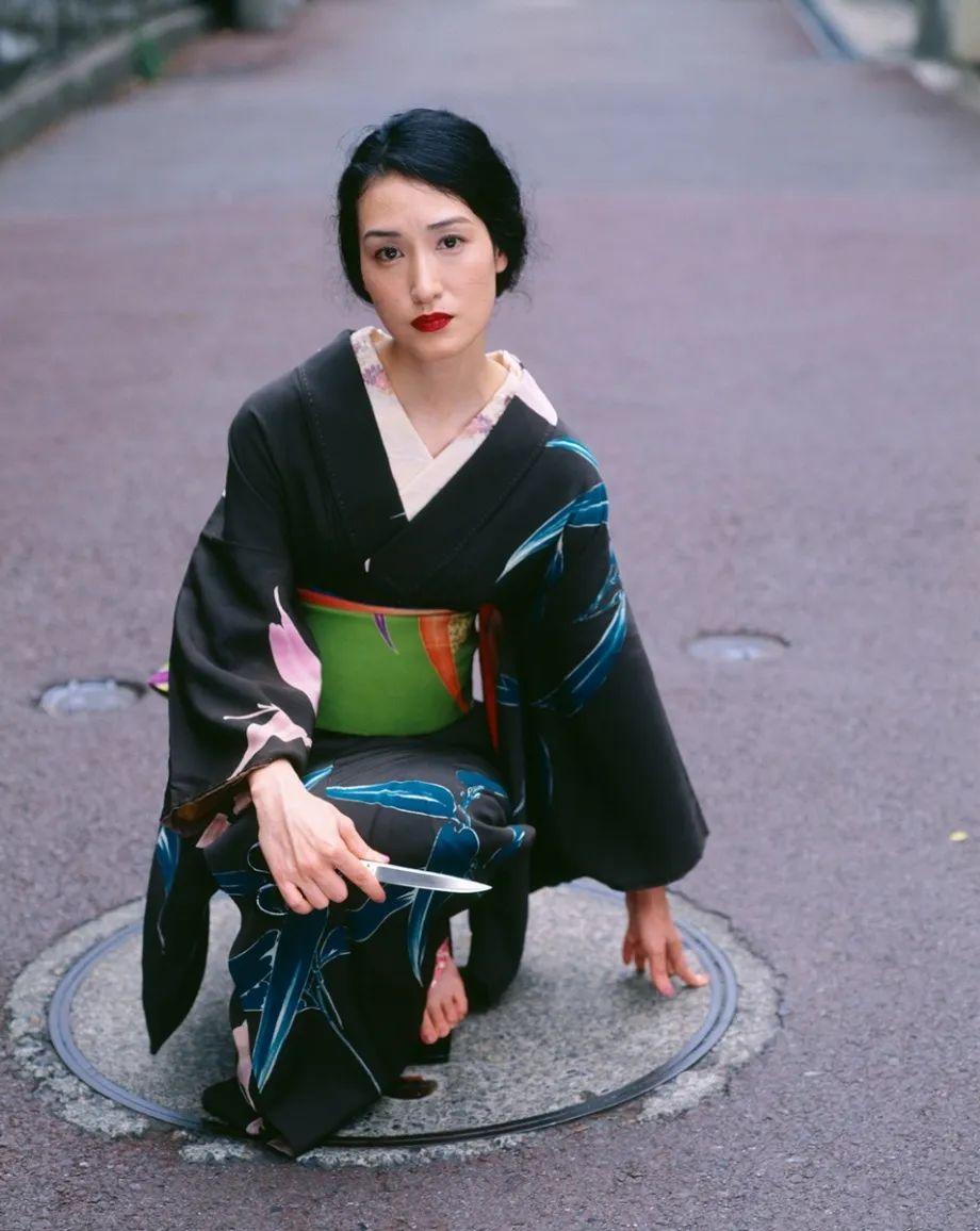 从少女到妻子再到母亲:日本私房摄影3大视角,揭开被凝视的秘密插图10 从少女到妻子再到母亲:日本私房摄影3大视角,揭开被凝视的秘密插图10