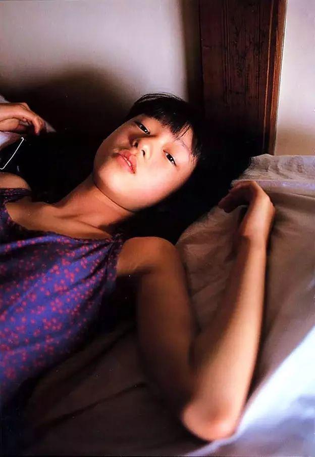 从少女到妻子再到母亲:日本私房摄影3大视角,揭开被凝视的秘密插图23 从少女到妻子再到母亲:日本私房摄影3大视角,揭开被凝视的秘密插图23